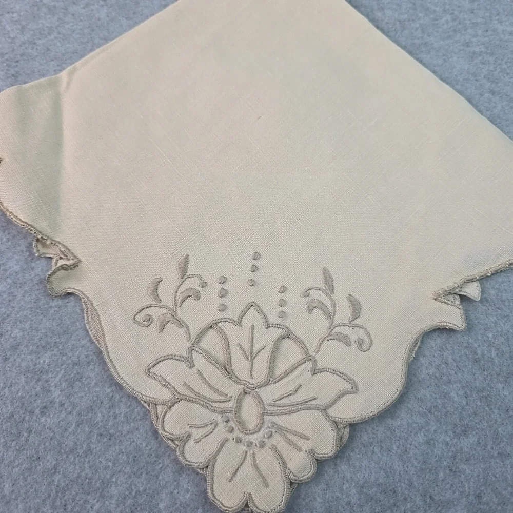 Vtg Embroidered Floral Heirloom Napkins Victorian‎ Luncheon Cream French Country
